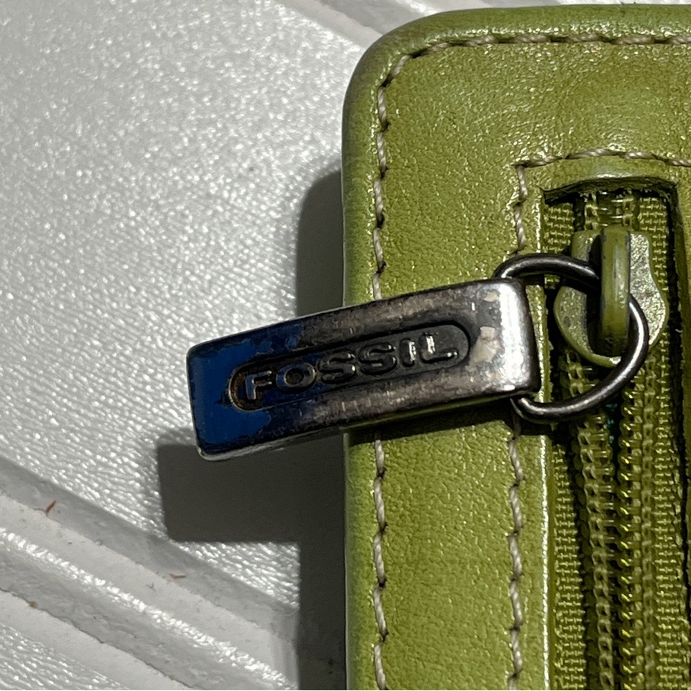 Fossil Green Leather Snap Close Wallet - Picture 4 of 6